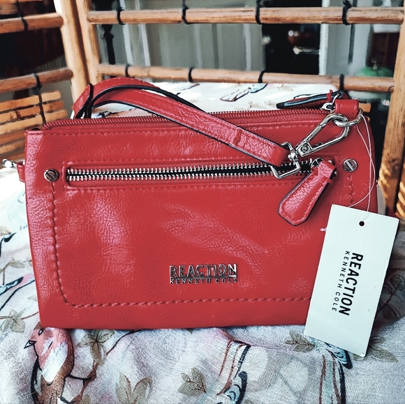 REACTION by KENNETH COLE | Hillary Style Crossbody Bag Handbag Lipstick Red NWT - Picture 2 of 7